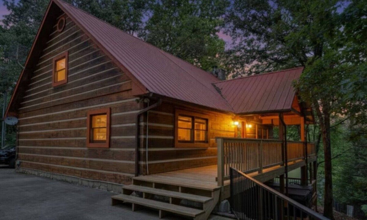 Vonore Cabin | The Waters Edge Private Dock and Hot tub