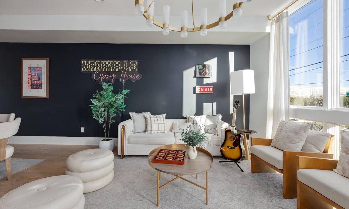 Sylvan Park House | The Whiskey Barrel Hideaway: Jam Out & Race Bulls