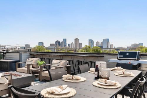 Buena Vista House | The Wild Rose House - Brand New - Skyline Views