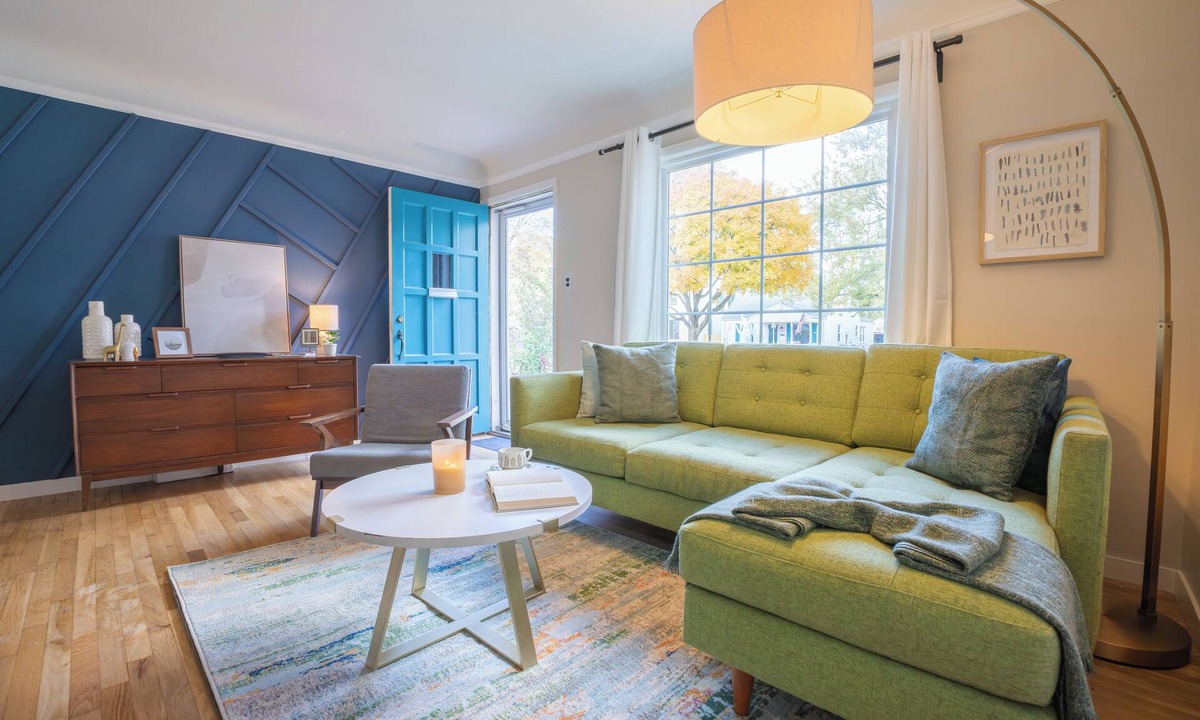 Drayton Plains House | The Woven Oak - Gorgeous & Cozy Cottage with Game Room, Bar & 2 Full Baths