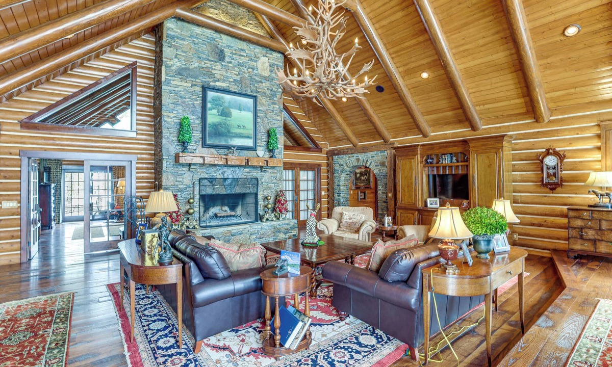 Versailles House | Theater, Gym, Hot Tub: Versailles 'Heritage Lodge'