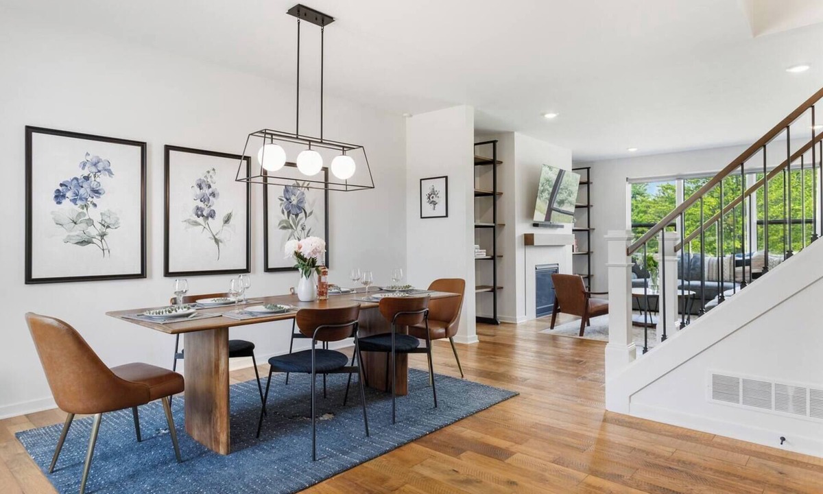Holland House | This house is a 4 bedroom(s), 2.5 bathrooms, located in Holland, MI.