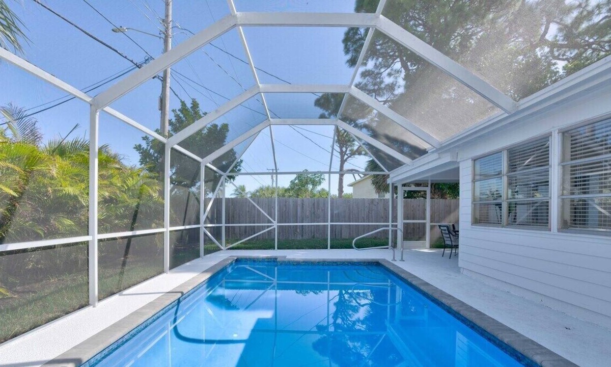 Florida North Atlantic Coast House | This house is a 4 bedroom(s), 2 bathrooms, located in West Palm Beach, FL.