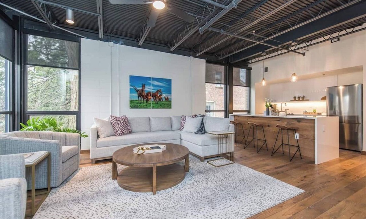 Historic South Hill Apartment | This serviced apartment is a 2 bedroom(s), 2 bathrooms, located in Lexington, KY.