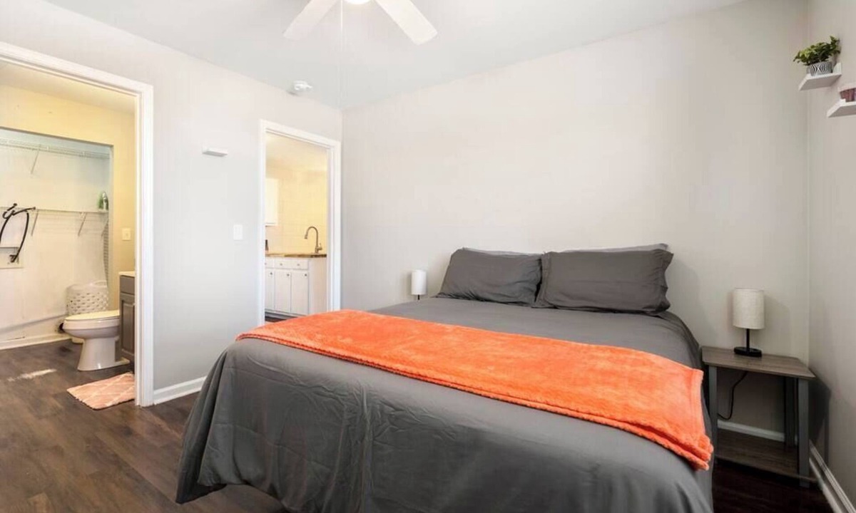 Central House | Tiger's Refuge sleeps up to 18 -10 min to Clemson
