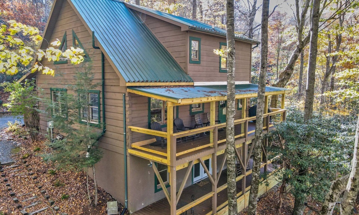 Todd Cabin | Timber Lodge - Private, Serene Cabin with Game Room for Kids