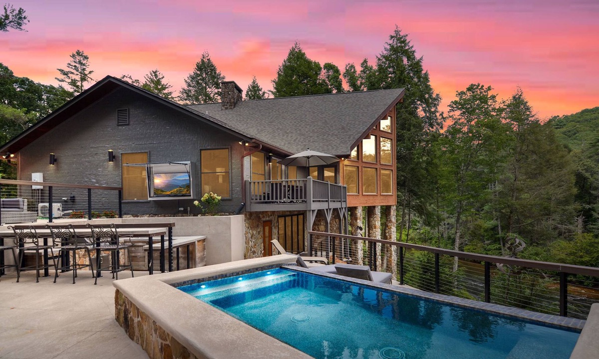 Blue Ridge Cabin | Toccoa Riverside Retreat ~ 45-Acre Estate, Fire Pit, Pool, Sauna, & More!