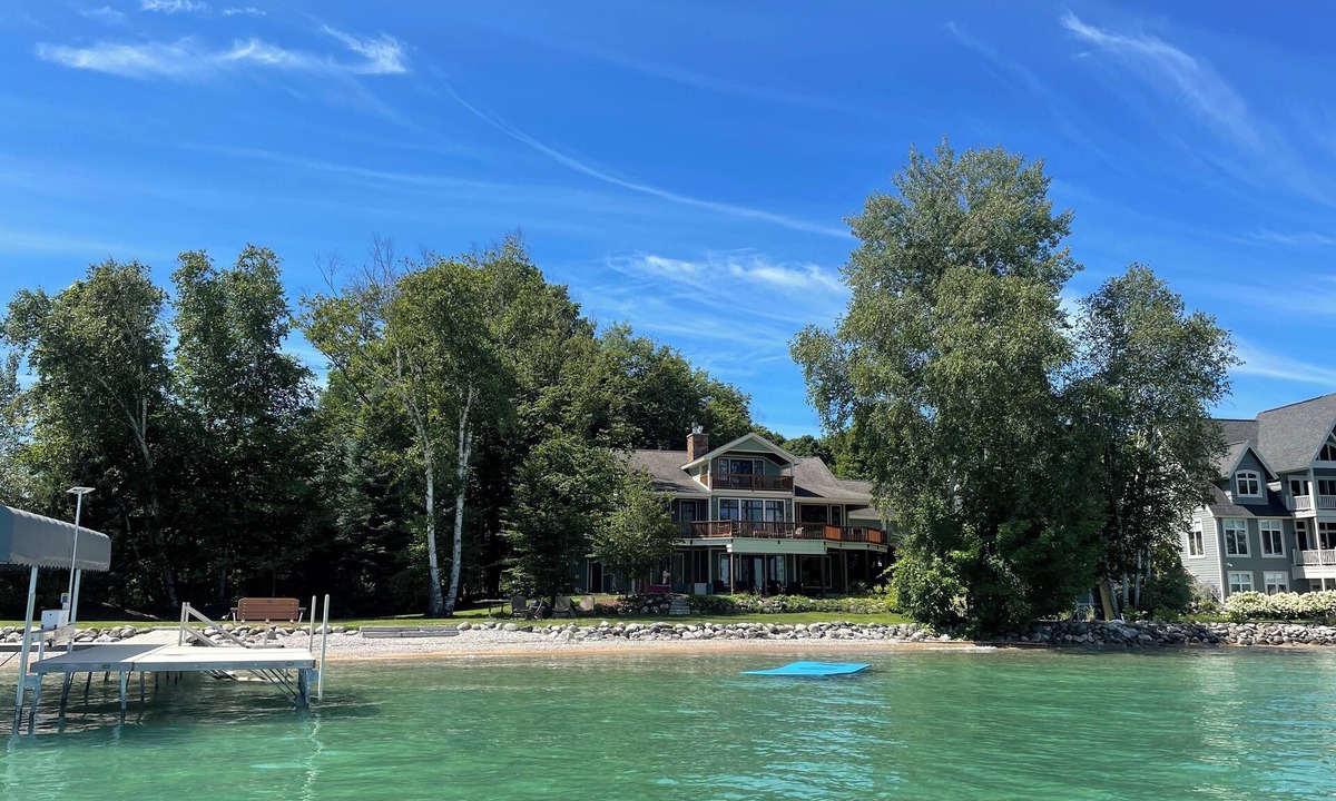 Rapid City House | TORCH LAKE ESTATE Beautiful 4 bedroom House 175' LAKEFRONT