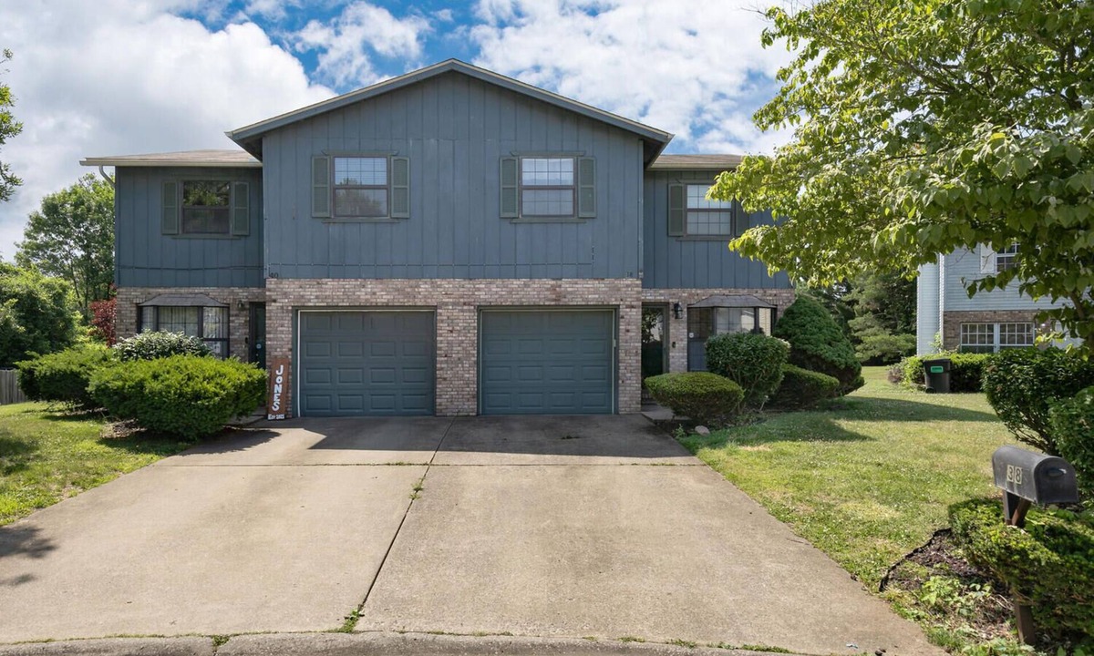Swansea House | Touch of Class 3-bedroom townhome in Belleville King Bedroom.