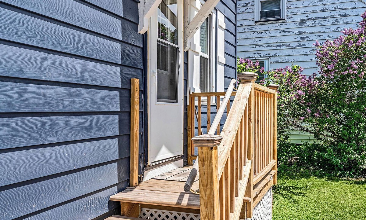 Marquette House | Tour MQT, NMU - Comfy UP Getaway - Full Amenities - 1 Bed