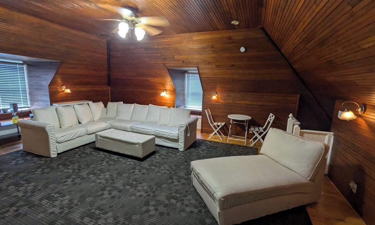 Tower Grove East Apartment | Tower Grove 2 bedroom with two off street parking spots!