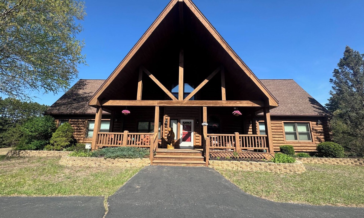 Wisconsin Dells House | Towering Pines Lodge: A Hidden Haven 10 Miles from Wisconsin Dells