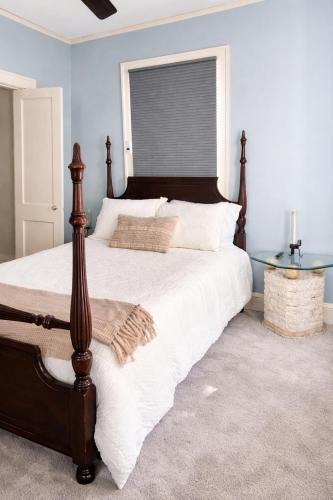 Lewisville Hotel | Town Square Charm Century Old