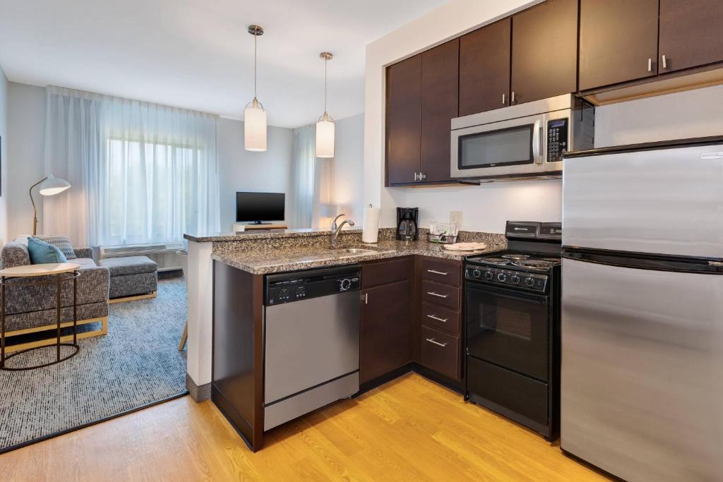 Donelson Hotel | TownePlace Suites by Marriott Nashville Airport