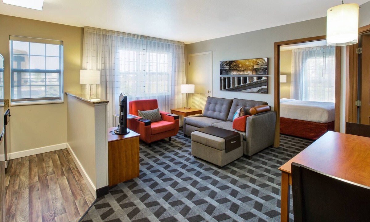 Sterling Heights Hotel | TownePlace Suites Detroit Sterling Heights