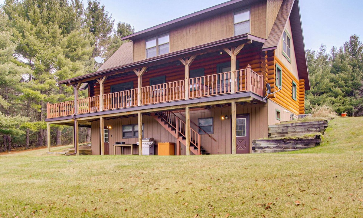 Pembine Cabin | Trail Access! Up North Family Cabin Near Lake