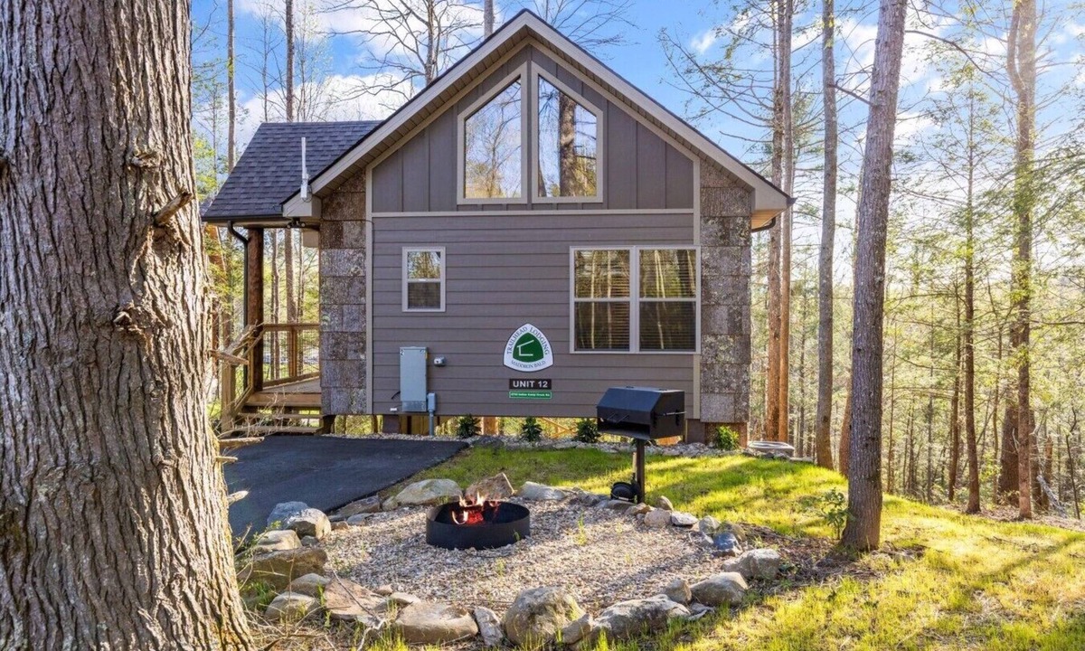 Rocky Grove Cabin | Trailhead Lodge #12 Gatlinburg 24 min