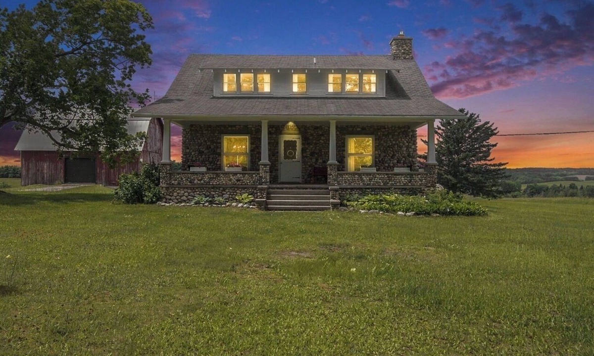 Northport House | Tranquil 5-bedroom home on a working Cherry Farm.