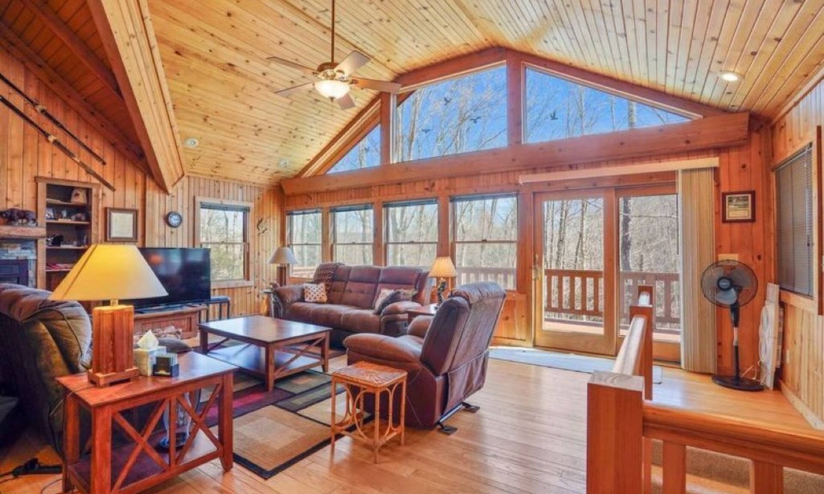 Canaan Heights Cabin | Tranquil Haven Mountain Retreat very Private! pets welcome.