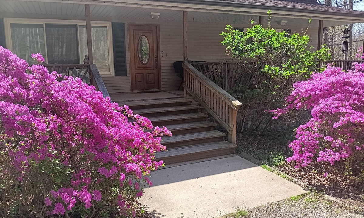 Peebles House | Treat Yourself to this Spacious Home on 5 acres! Private Getaway in Adams Cty!