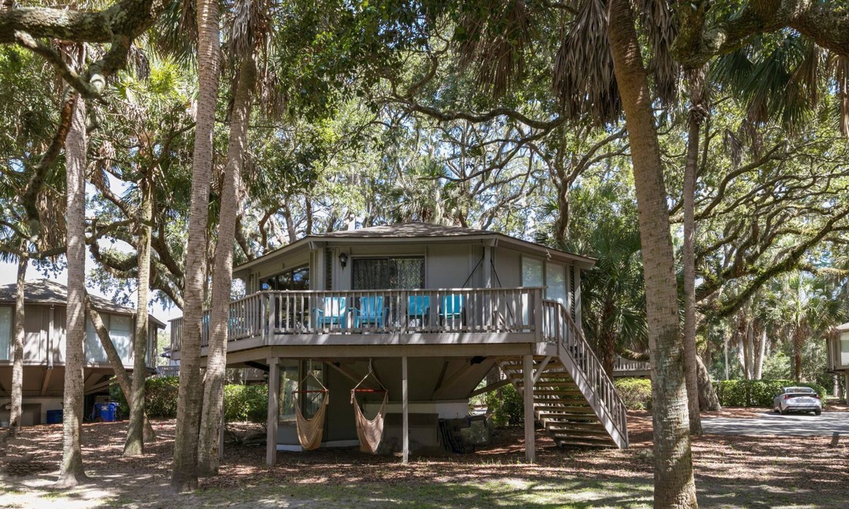 Seabrook Island Cottage | Treehouse Escape - Lagoon View & Walk to Beach