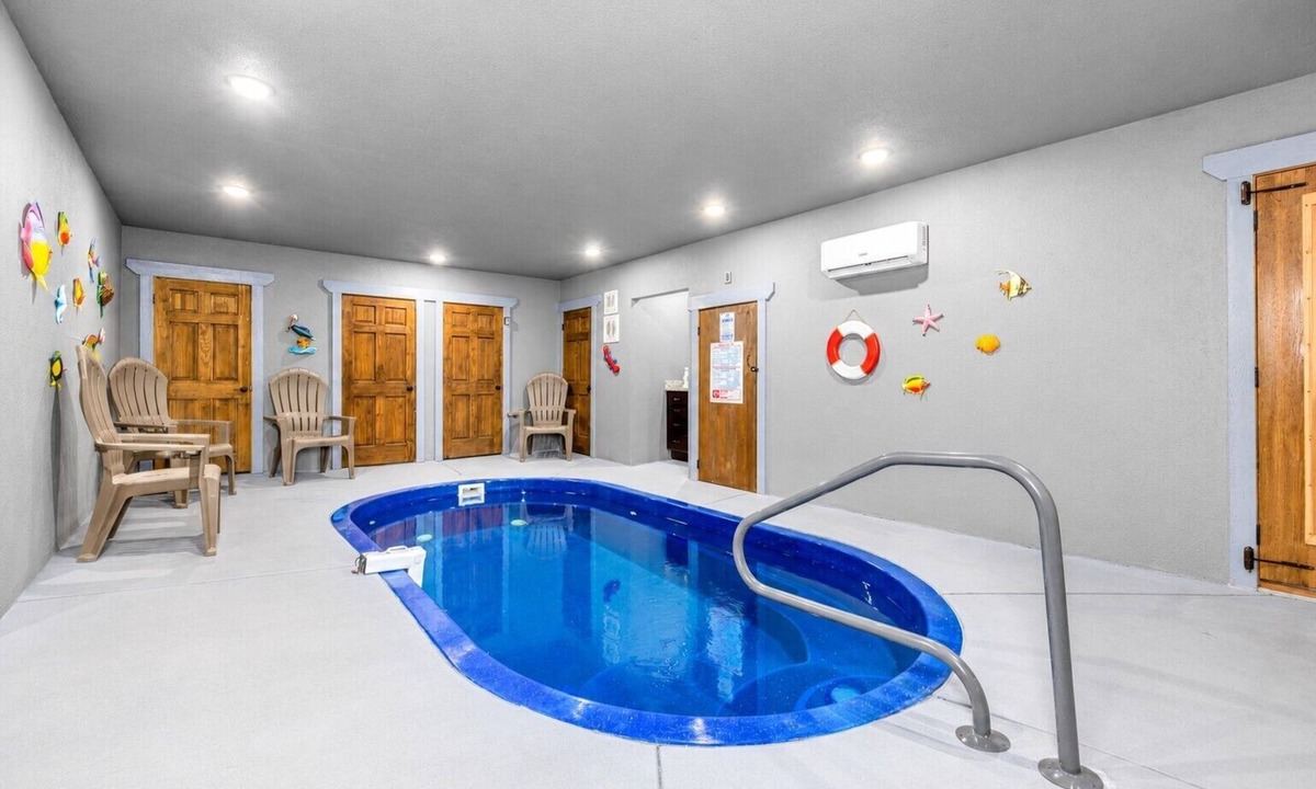 Gatlinburg Ski Chalet | Tri Star Lodge - Luxurious 4BR Chalet w/Indoor Pool, Theater & Game Room