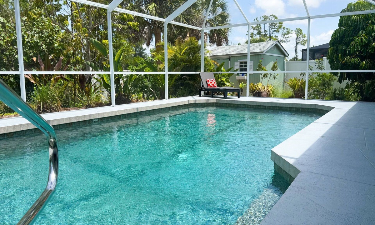 Englewood East Villa | Tropical Paradise Retreat – Minutes from Beaches