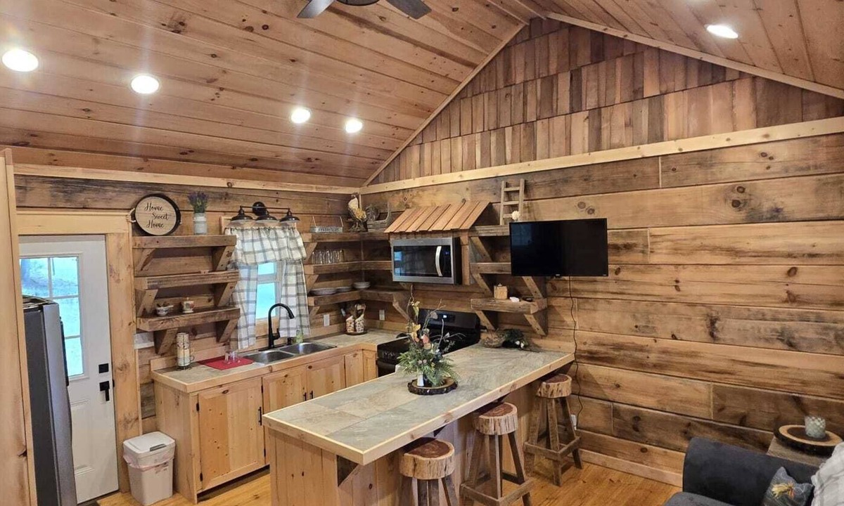 Bakerton Cabin | Trout & About Cabin Retreat Near Dale Hollow Lake & Cumberland River