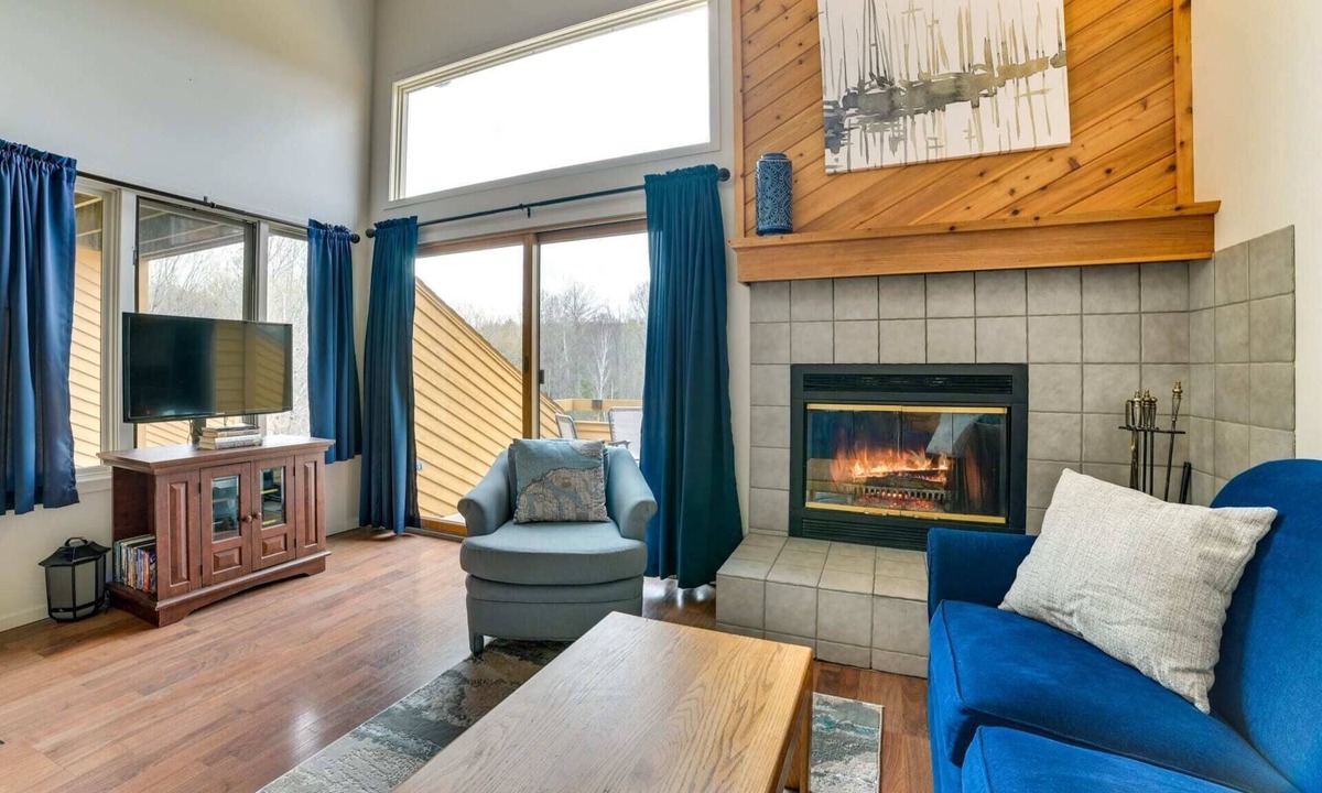 Harbor Springs Apartment | Trout Creek Resort Condo - 6 Mi to Lake Michigan!