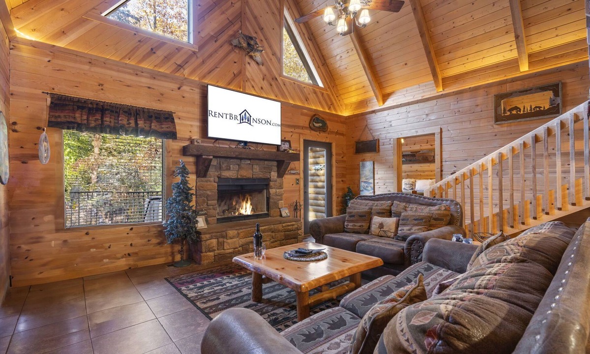 Branson Cedars Cabin | True Wood Cabin-Pvt Hot Tub-Free Attraction Tickets-Near Big Cedar & Thunder Ridge-Games