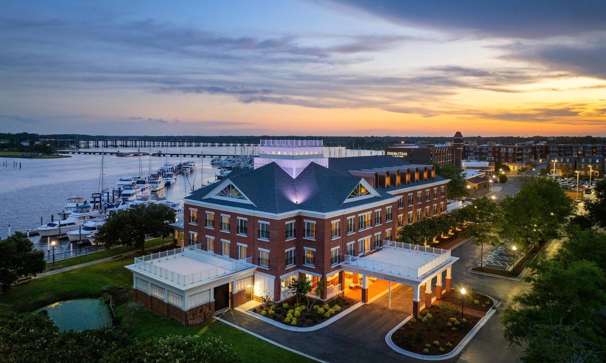 New Bern Hotel | Tryon Riverfront Inn New Bern, Tapestry