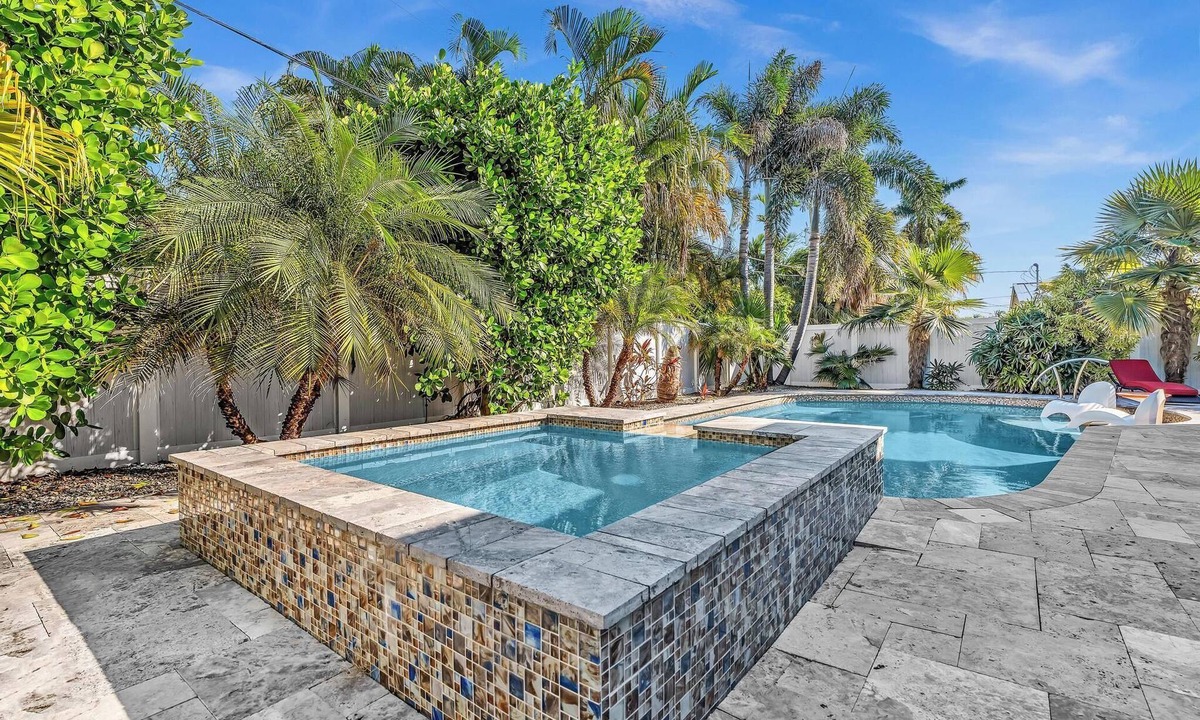 South Corals House | Turquoise Palm Heated Pool Jacuuzi Movie Theater