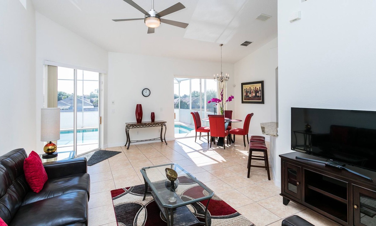 Lake Davenport Estates Villa | Tuscan Hills 3 bed, 2 bath courtyard villa with pool.