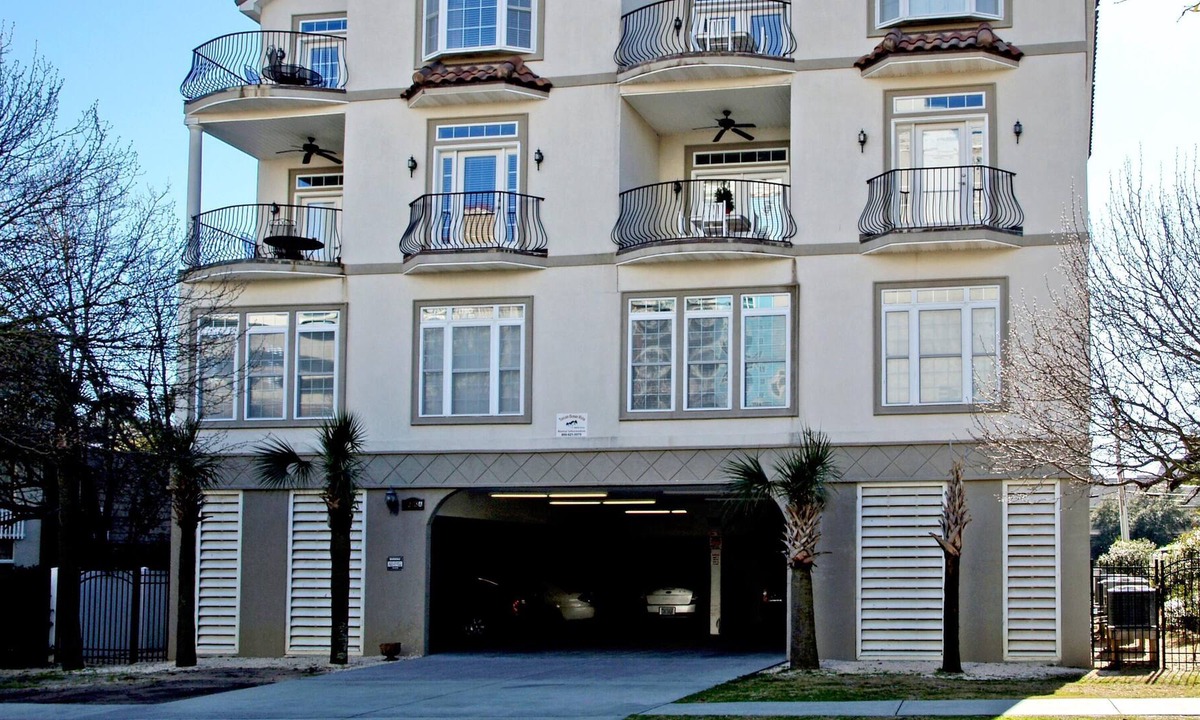 Myrtle Beach Villa | Tuscan Ocean Vista D - 1/2 Block to Beach, close to shopping and area attractions