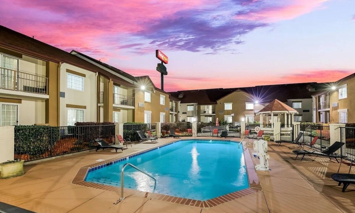 Ashley Oaks Hotel | Two Affordable Rooms Near Knoxville Convention Center – 10 Miles