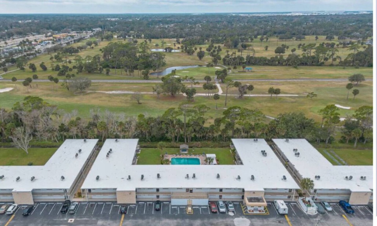 Bethune Grant Apartment | Two Bedroom - Two Bathroom Apartment with Golf Course View