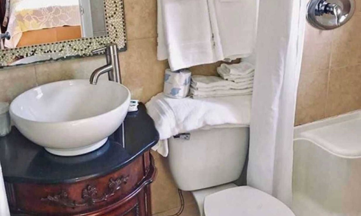Pompano Beach Hotel | Two double bed studio with full kitchen on 2nd floor .