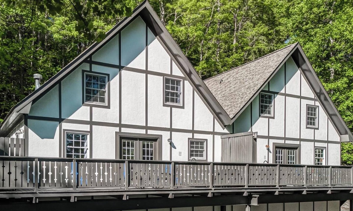 Helen House | Two Homes Sleeps 18 Overlooks Downtown Helen 2 Hot Tubs