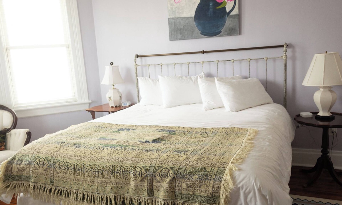 Lexington House | Two spacious bedrooms in a lovely Victorian house in Lexington, VA with AC