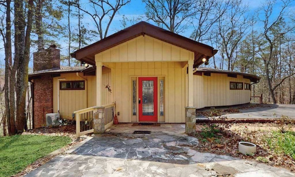 Franklin House | Two-story, dog-friendly home with two kitchens, central AC, & gas fireplaces