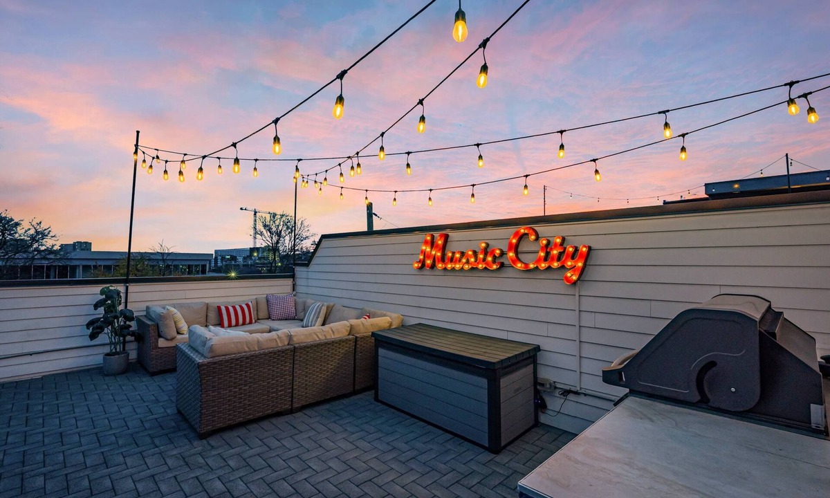 Nashville House | Ultimate Rooftop Double Games BBQ Skyline Views