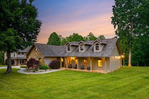 Sevierville Apartment | Ultimate Smoky Escape W Fun Games Hot tub & more