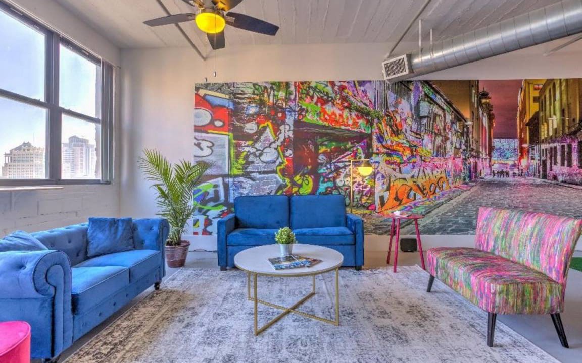 Downtown West Condo | Ultra Chic Loft wlk to CityMu, CnvnCtr & Aquarium