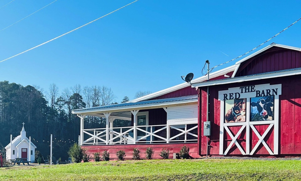 Dandridge House | Unique Couples Getaway/Hot Tub/Mountain View/Fire Pit/Chapel/Wedding or Renewal
