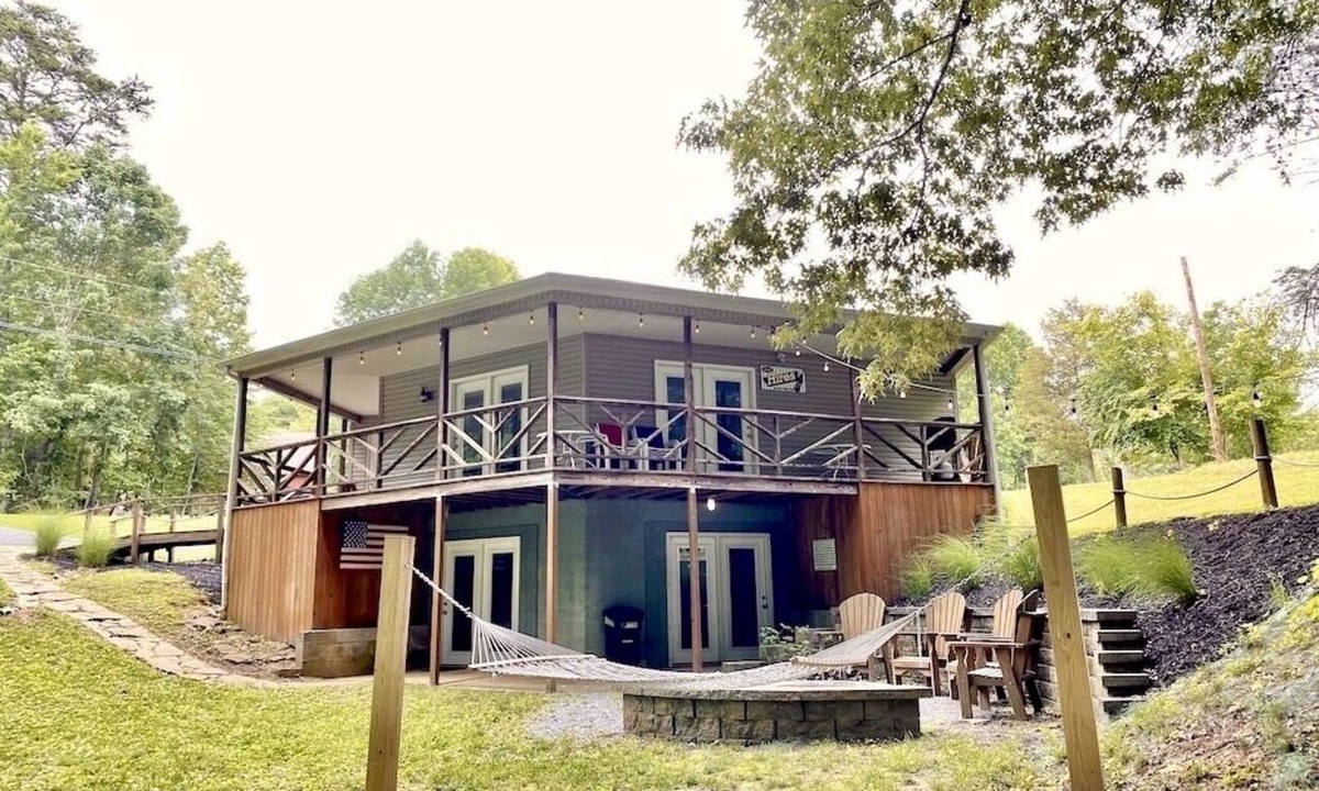 Jamestown Cottage | Unique Hexagon Cottage Atop Marina · Boat Parking · 3 En Suite Baths · Pets okay