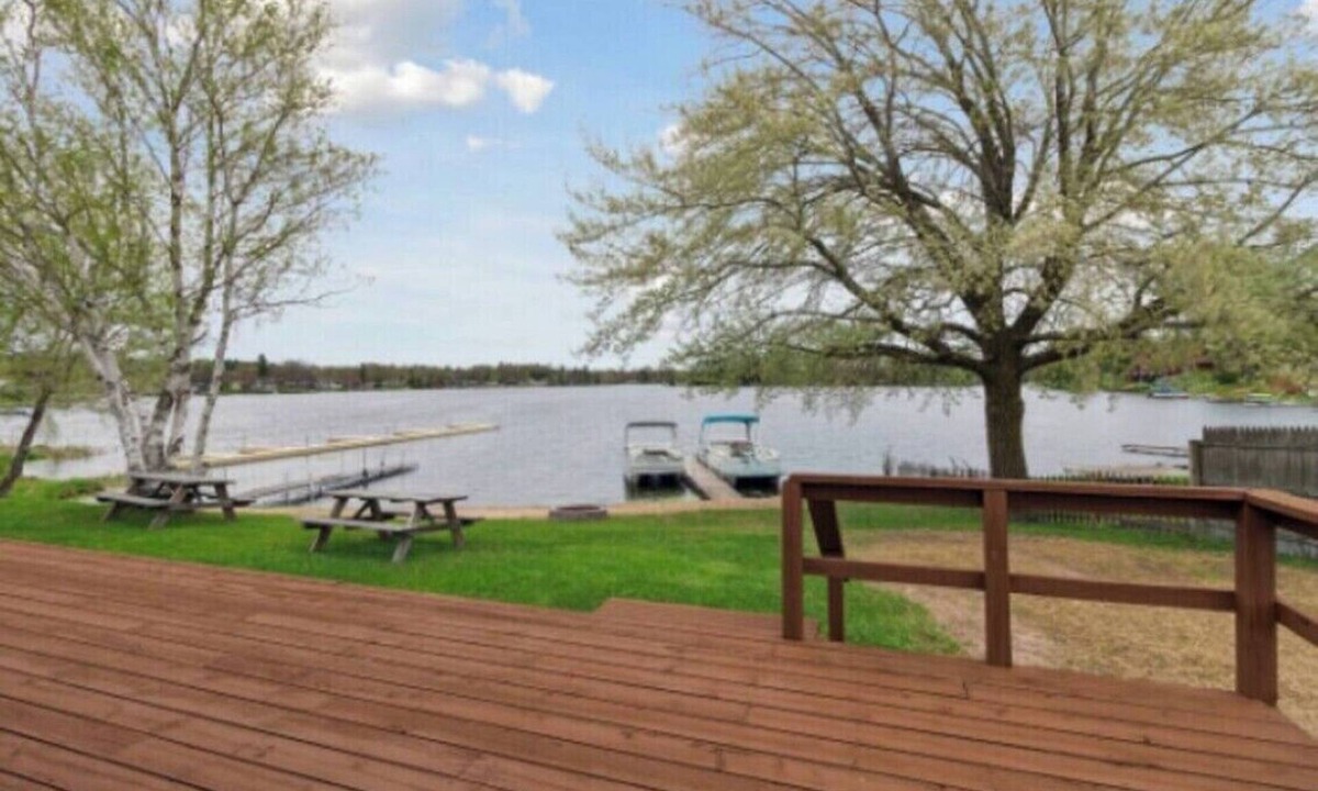 Long Lake Cabin | Unit 6 Long Lake Lodge - Lakefront - 1 bedroom - Beach+Kayaks