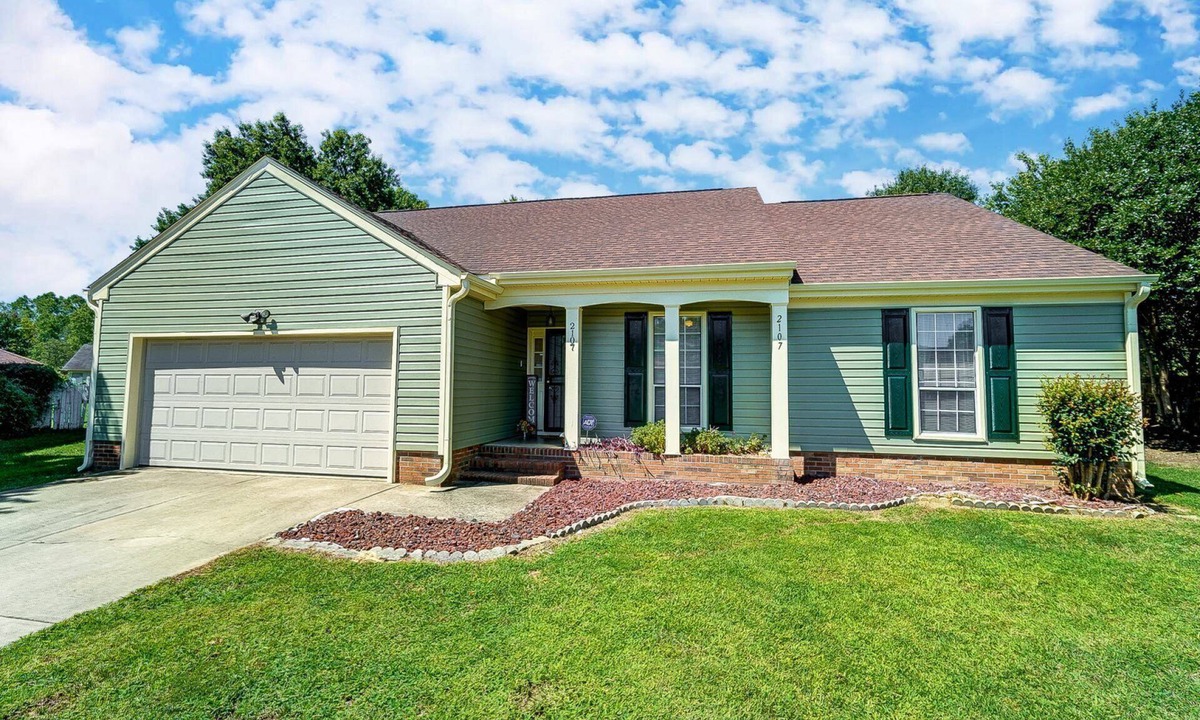 Charlotte House | University City Villa - Near UNCC,& PNC, Large Yard, Patio, Pet Friendly! Flash Deal: Save 15% Off!