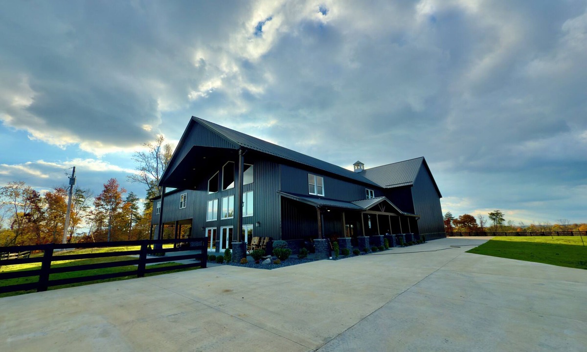 Catlettsburg House | Unwind in a Spacious Kentucky Barndominium Ideal for Vacations and Events.