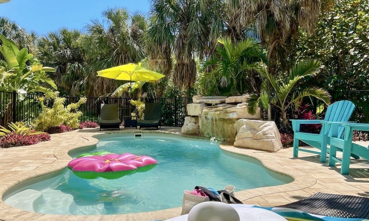 North Captiva House | Upper Captiva-Pool w/Waterfall & Swing Bar, Bikes