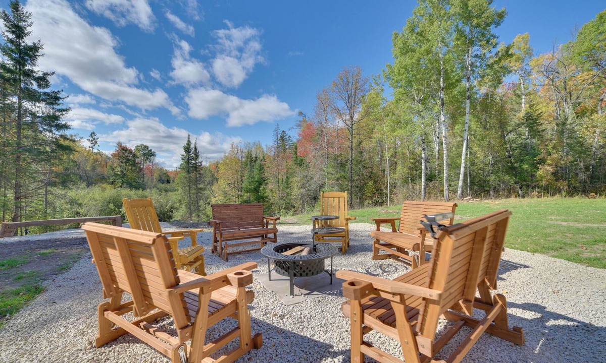 Rudyard Cottage | Upper Peninsula Barndominium on 18 Acres w/Emus